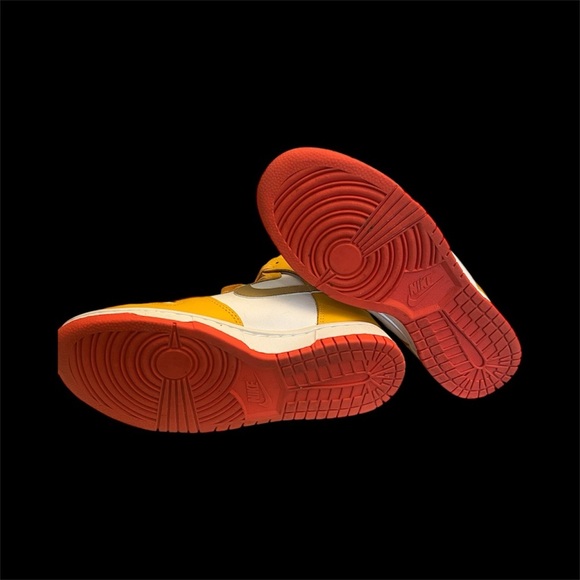 NIKE DUNK HIGH WOMEN'S SIZE 7.5 UNIVERSITY GOLD / METALLIC GOLD $75 - Picture 4 of 6